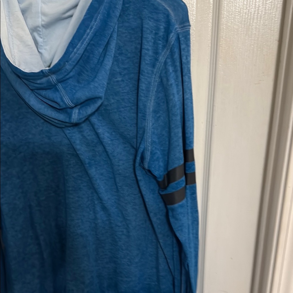 Oakley Blue and Orange Hoodie with Star Design: LOOKS BRAND NEW - Picture 7 of 8